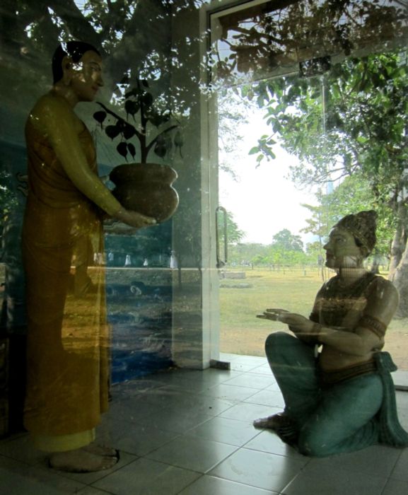 Дочь короля Ашоки – Анула передает отросток дева ботха королю Деванампия Тиссы. Шри-Ланка фото Лимарева В.Н. 