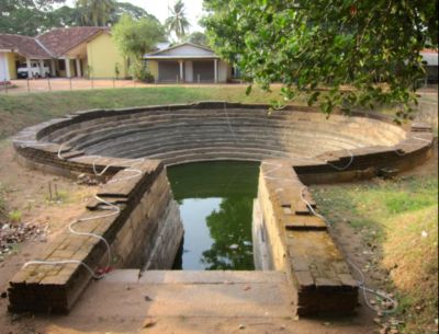Бассейн в монастыре Маха Вихара. Анурадхапура. Шри-Ланка. Фото Лимарева В.Н.  