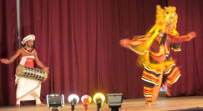Национальный шриланкийский танец. Шри-Ланка. Фото  Лимарева В.Н.
