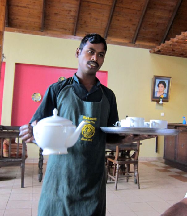 Чайная церимония а Шри-Ланке на чайной фабрике.  Фото Лимарева В.Н