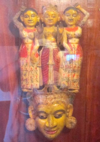 Индийская маска.  Шри Ланка. Музей масок. Фото Лимарева В.Н.